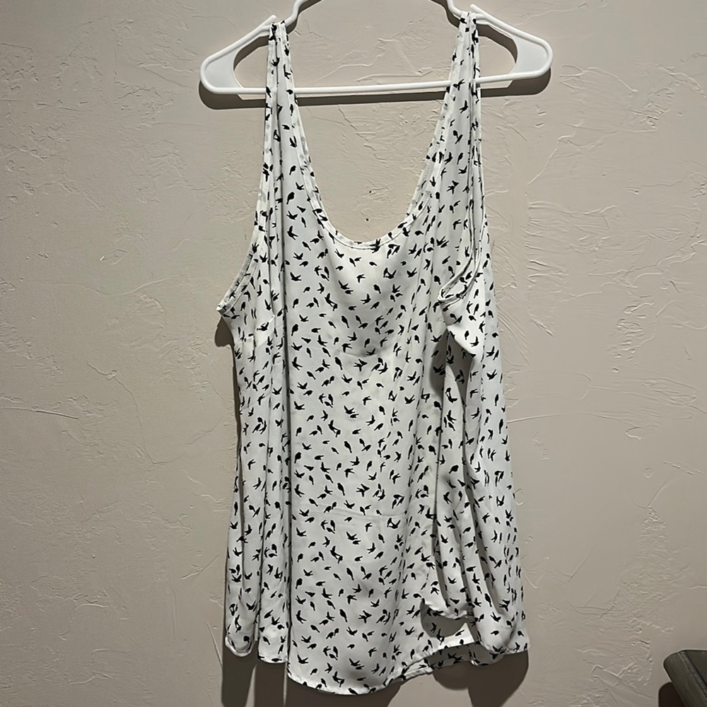 PRICE DROP! Torrid black and white bird print sleeveless top size 3